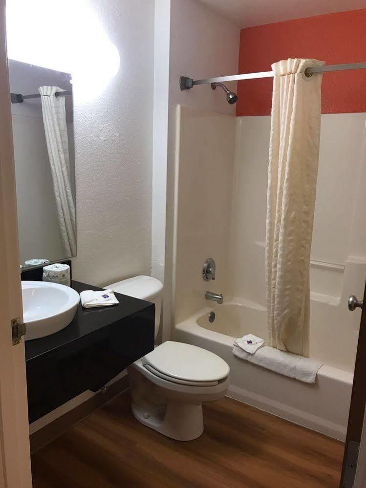 Motel 6-Barkeyville, Pa מראה חיצוני תמונה